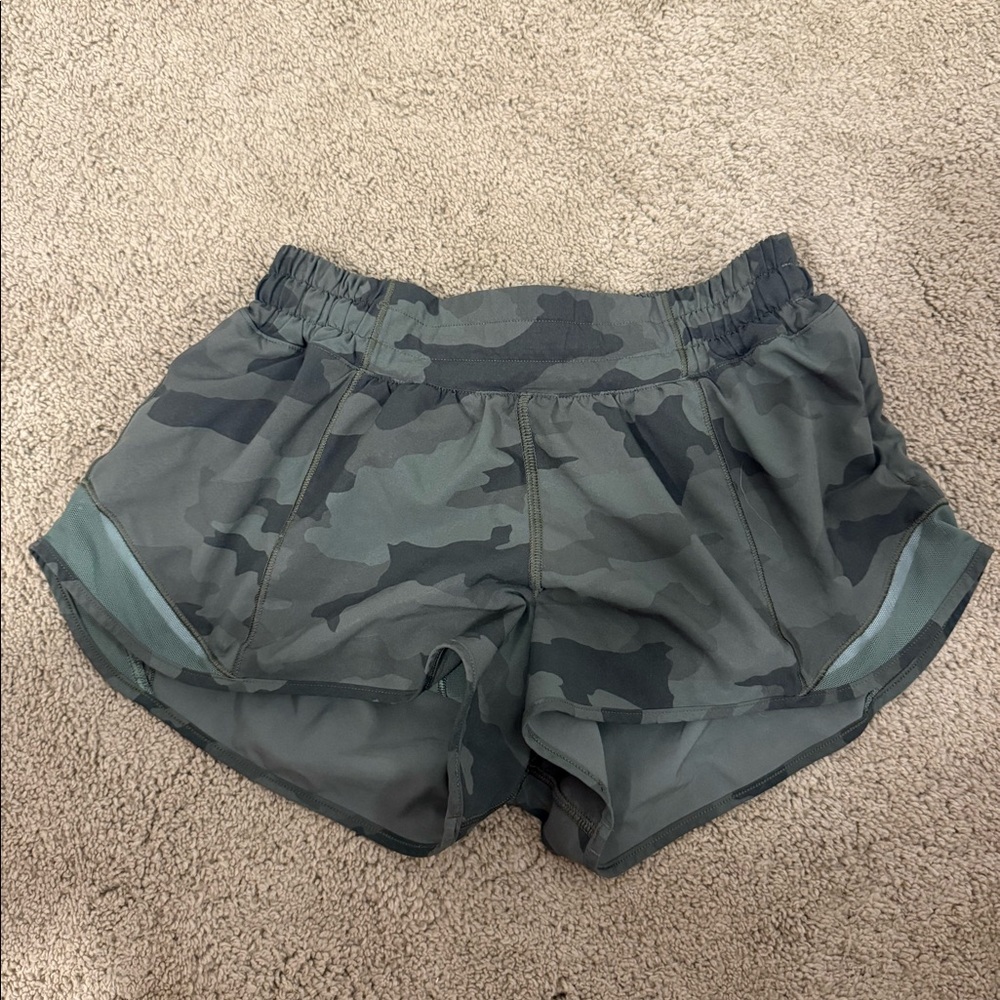 Camo Print Lululemon 2.5 inch Hotty Hot shorts